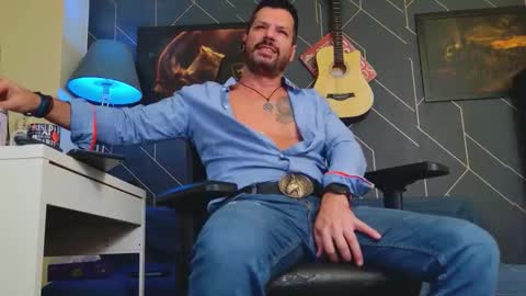 Aaron online show from October 21, 2025, 2:01 am