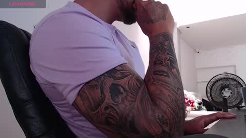 ig aaron hunter123 online show from February 6, 2025, 5:19 pm