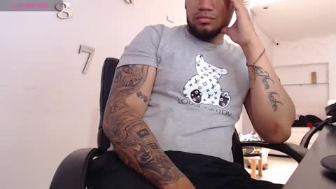 ig aaron hunter123 online show from March 12, 2025, 1:51 pm