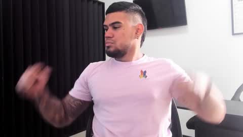 ig aaron hunter123 online show from February 11, 2026, 4:23 pm