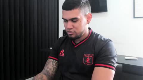 ig aaron hunter123 online show from February 16, 2026, 2:13 pm