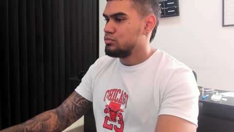 ig aaron hunter123 online show from February 18, 2026, 3:52 pm