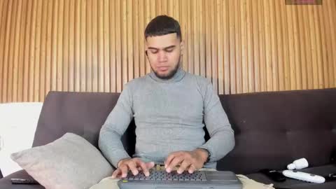 ig aaron hunter123 online show from March 20, 2026, 4:50 am