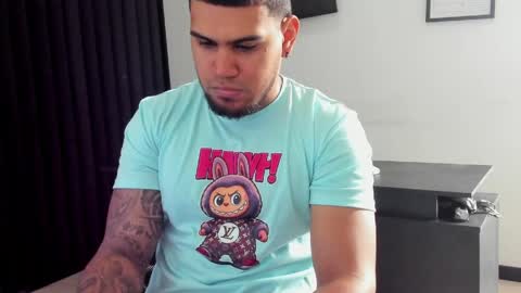 ig aaron hunter123 online show from April 6, 2026, 1:23 pm