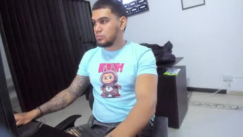 ig aaron hunter123 online show from April 27, 2026, 10:19 pm