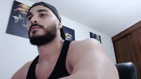 Snapshot of aaronteylor chatting on December 2, 2024, 9:28 pm aaronteylor online show from December 2, 2024, 9:28 pm