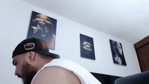 Snapshot of aaronteylor chatting on December 7, 2024, 9:39 am aaronteylor online show from December 7, 2024, 9:39 am