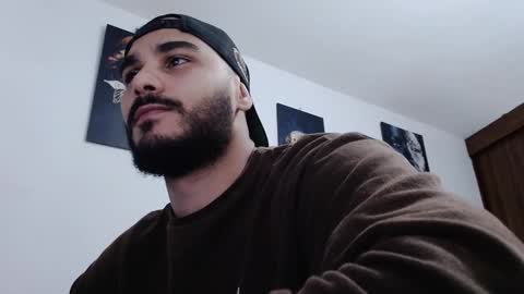 Snapshot of aaronteylor chatting on December 8, 2024, 12:40 am aaronteylor online show from December 8, 2024, 12:40 am