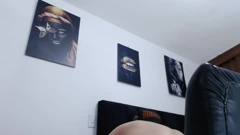 Snapshot of aaronteylor chatting on December 15, 2024, 10:26 pm aaronteylor online show from December 15, 2024, 10:26 pm