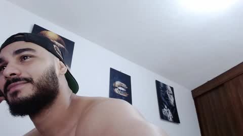 Snapshot of aaronteylor chatting on December 16, 2024, 11:01 am aaronteylor online show from December 16, 2024, 11:01 am