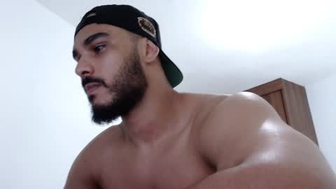 Snapshot of aaronteylor chatting on December 19, 2024, 7:07 pm aaronteylor online show from December 19, 2024, 7:07 pm