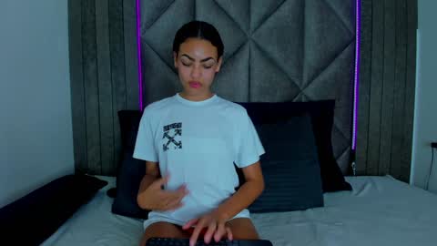   AASHLEY  online show from January 21, 2025, 7:39 pm