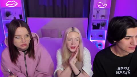 Snapshot of aataraxx chatting on January 25, 2025, 2:25 pm Fiona and Harry online show from January 25, 2025, 2:25 pm