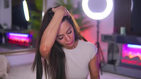 Snapshot of abbela_white chatting on May 9, 2026, 6:18 am Alexa online show from May 9, 2026, 6:18 am