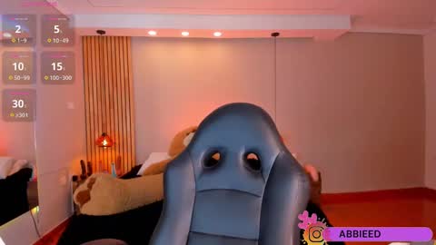 Snapshot of abbieedmond chatting on February 19, 2025, 4:23 am Abbie Edmond online show from February 19, 2025, 4:23 am