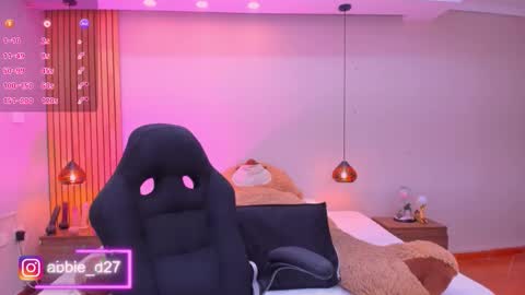 Abbie Edmond  online show from December 18, 2025, 3:56 am