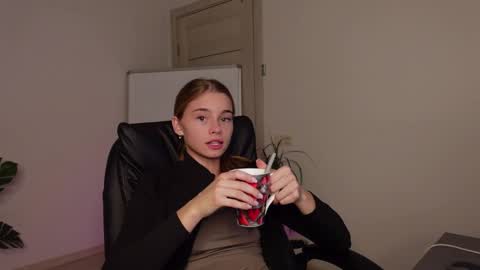 Snapshot of abby_laker chatting on December 4, 2024, 9:02 pm ABBY LAKER online show from December 4, 2024, 9:02 pm