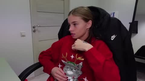 Snapshot of abby_laker chatting on December 23, 2024, 2:28 pm ABBY LAKER online show from December 23, 2024, 2:28 pm