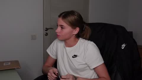 Snapshot of abby_laker chatting on January 9, 2025, 12:03 am ABBY LAKER online show from January 9, 2025, 12:03 am