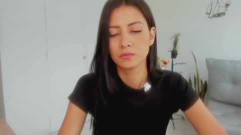 Laura  online show from December 1, 2025, 7:19 pm