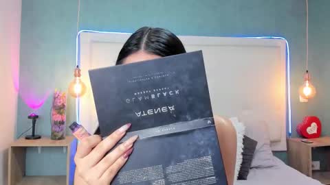 Abby Dixon  online show from November 6, 2025, 2:07 pm