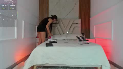 Abby Evans online show from December 17, 2025, 11:49 am