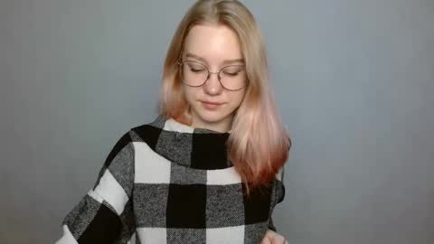 Abby Lovense is active online show from December 28, 2024, 9:31 am