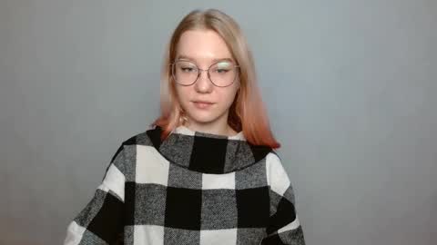 Abby Lovense is active online show from December 28, 2024, 12:35 pm