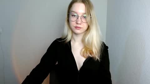 Abby Lovense is active online show from March 12, 2025, 9:34 am