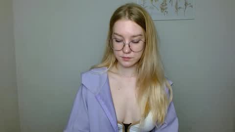 Abby Lovense is active online show from November 3, 2025, 10:05 am