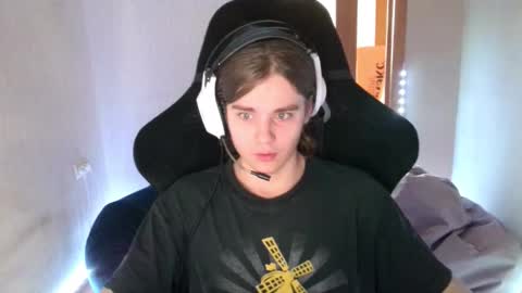 Snapshot of abbysal_blade chatting on October 23, 2025, 6:23 am abbysal_blade online show from October 23, 2025, 6:23 am