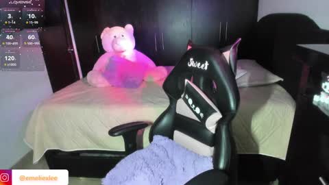 Snapshot of abbyxlee chatting on March 6, 2025, 10:15 pm online show from March 6, 2025, 10:15 pm