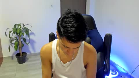 Independence model AbelAsburgo online show from December 5, 2025, 2:20 am