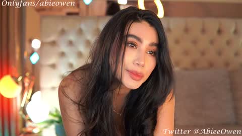 Snapshot of abie_owen chatting on December 15, 2024, 2:19 am abie_owen online show from December 15, 2024, 2:19 am