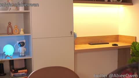 Snapshot of abie_owen chatting on November 12, 2025, 11:03 pm abie_owen online show from November 12, 2025, 11:03 pm