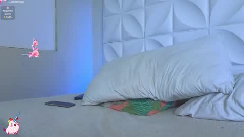 Abril  online show from February 20, 2025, 3:19 pm