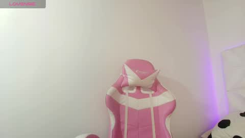 Abril  online show from October 3, 2025, 10:34 am