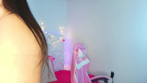 Abril  online show from October 17, 2025, 9:45 am