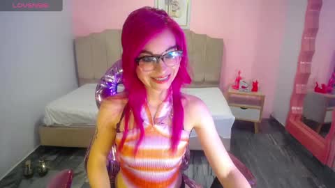 abril_ch_ online show from September 19, 2025, 10:38 am