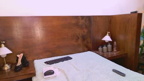 abril_collinz online show from July 19, 2026, 1:15 pm
