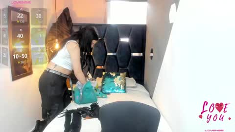 Snapshot of abril_fox__ chatting on May 27, 2026, 8:28 pm Abril Fox online show from May 27, 2026, 8:28 pm