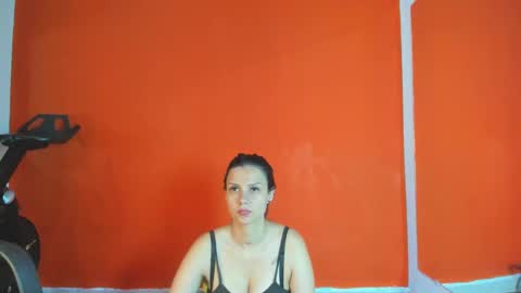 Snapshot of abril_jones10 chatting on February 16, 2025, 6:21 am Abril jones online show from February 16, 2025, 6:21 am