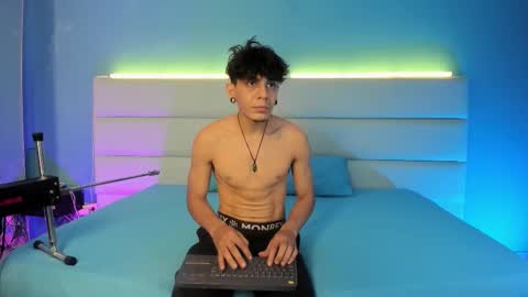 Abril and Julian online show from February 27, 2026, 11:43 am