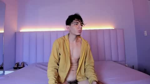 Abril and Julian online show from May 21, 2026, 12:12 pm