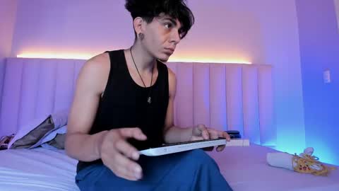 Abril and Julian online show from May 28, 2026, 11:51 am