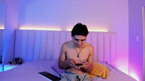 Abril and Julian online show from June 2, 2026, 11:56 am