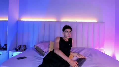 Abril and Julian online show from June 3, 2026, 11:57 am