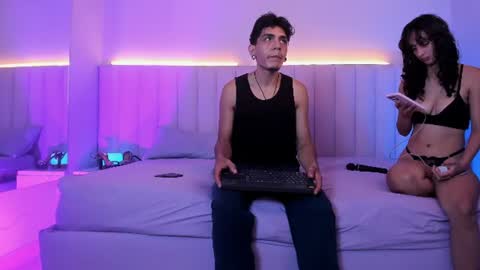 Abril and Julian online show from June 24, 2026, 12:15 pm