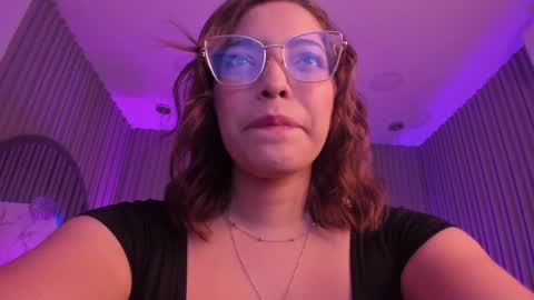Snapshot of abrilbloom_ chatting on June 5, 2026, 2:29 am abril online show from June 5, 2026, 2:29 am