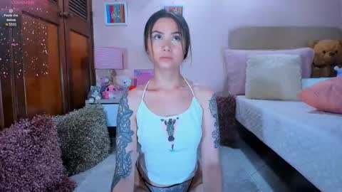 Snapshot of abrilrussell_ chatting on February 13, 2025, 1:29 am Abril online show from February 13, 2025, 1:29 am